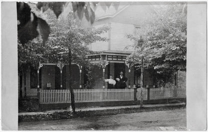 1910. House in Midland.