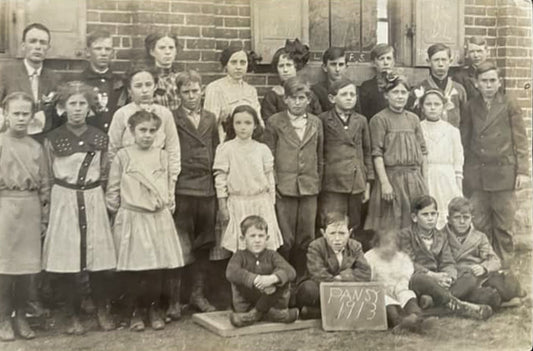 1913. Pansy School Students.