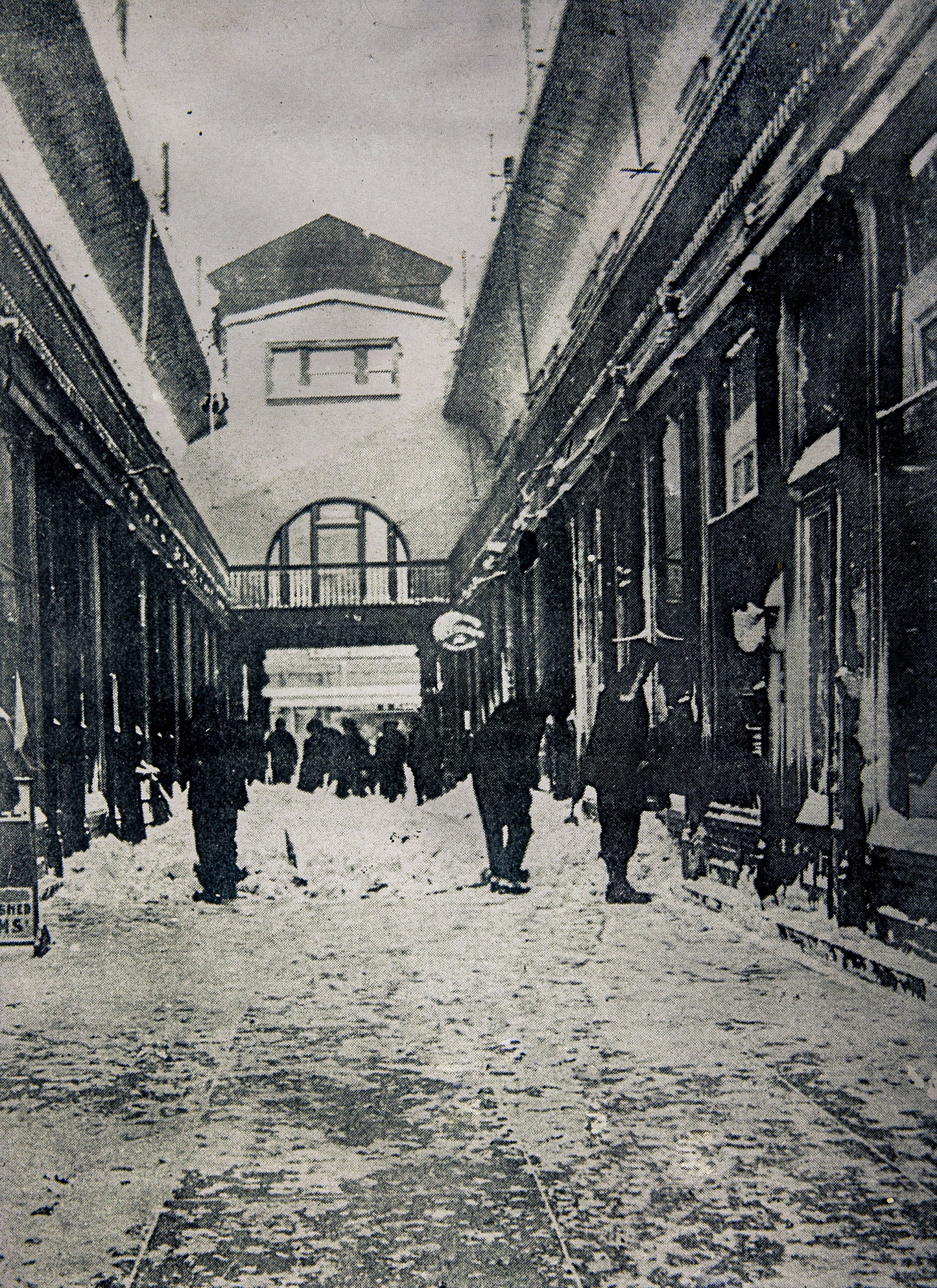 1918. Arcade Roof Collapses.