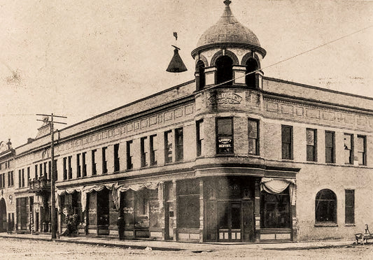 1903. Bindley Block. Corner of Main and South Broadway.