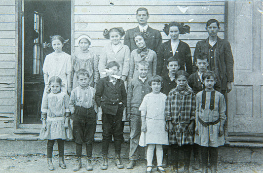 1913. Maple Grove School Students.