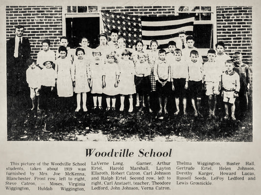 1919. Woodville School Students.